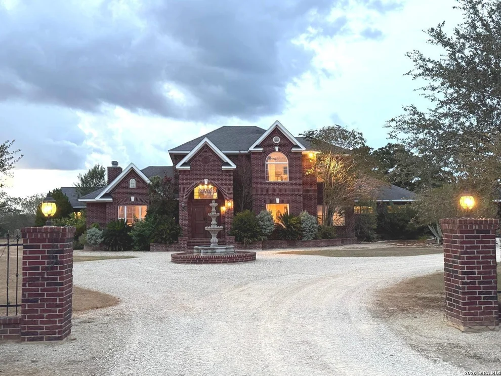 Unit for sale at 2712 N State Highway 80, Nixon, TX 78140