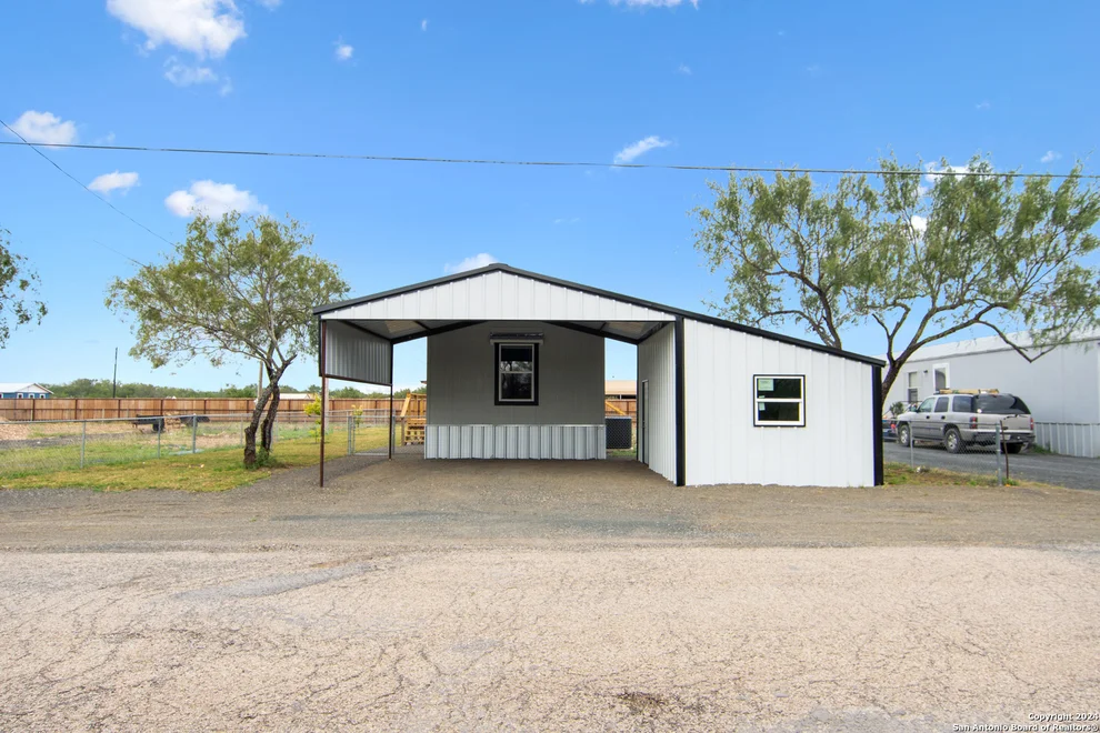 Unit for sale at 138 Senisa Dr, Uvalde, TX 78801