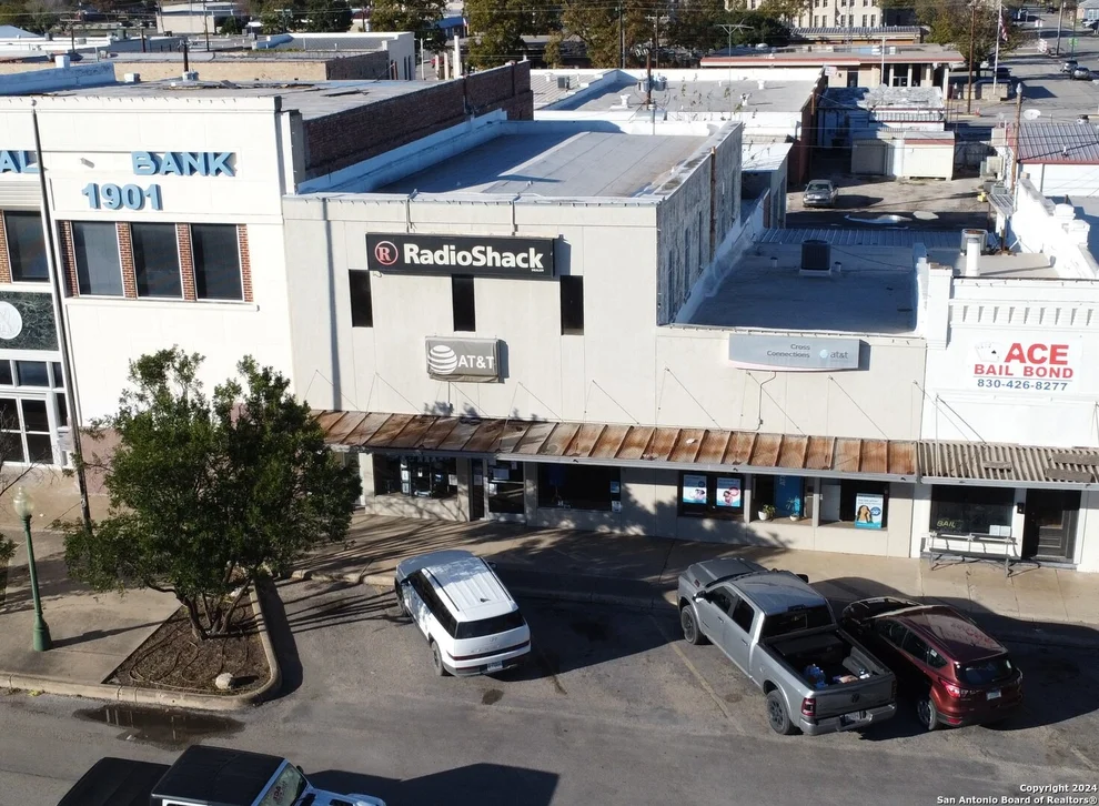 Unit for sale at 1110 18th Street, Hondo, TX 78861