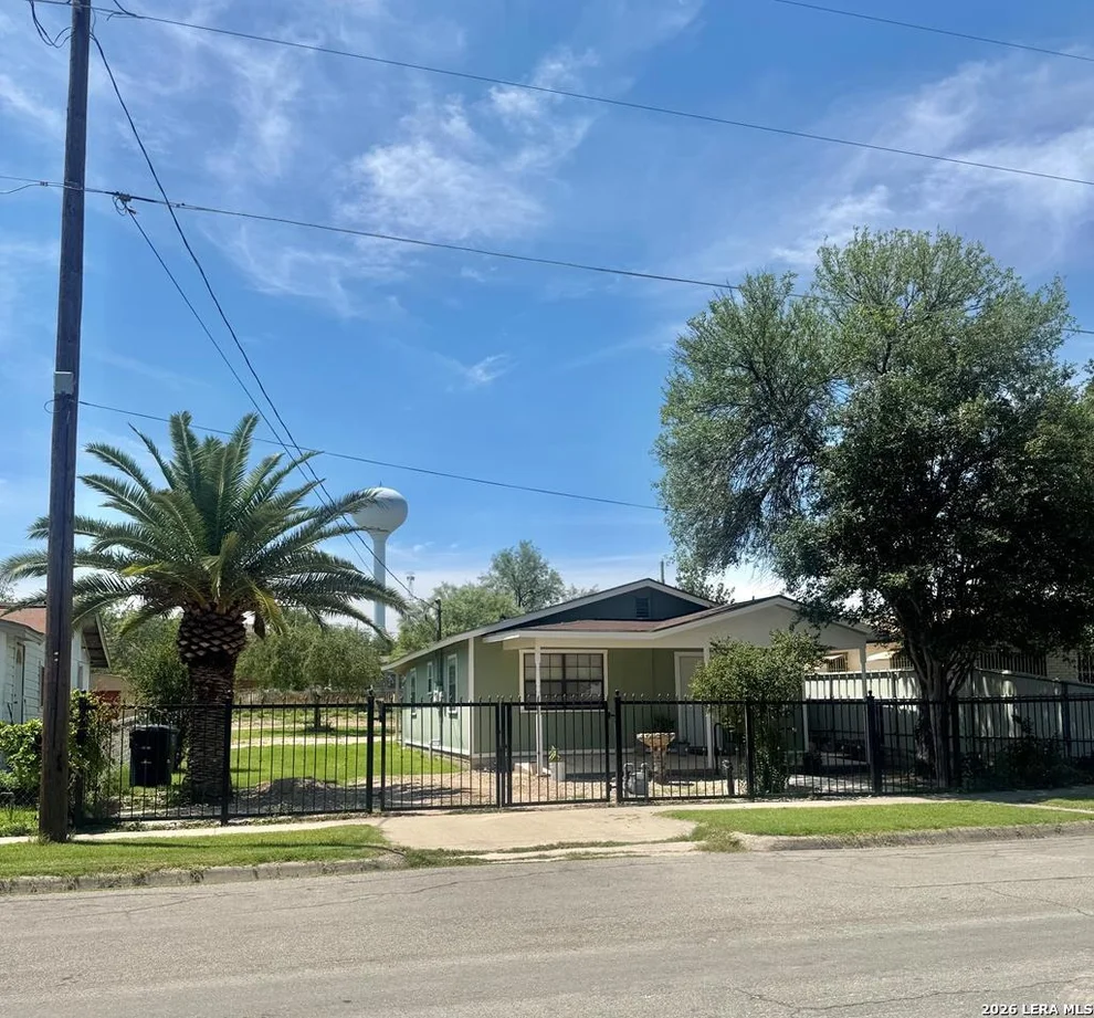 Unit for sale at 2014 King Arthur, Eagle Pass, TX 78852