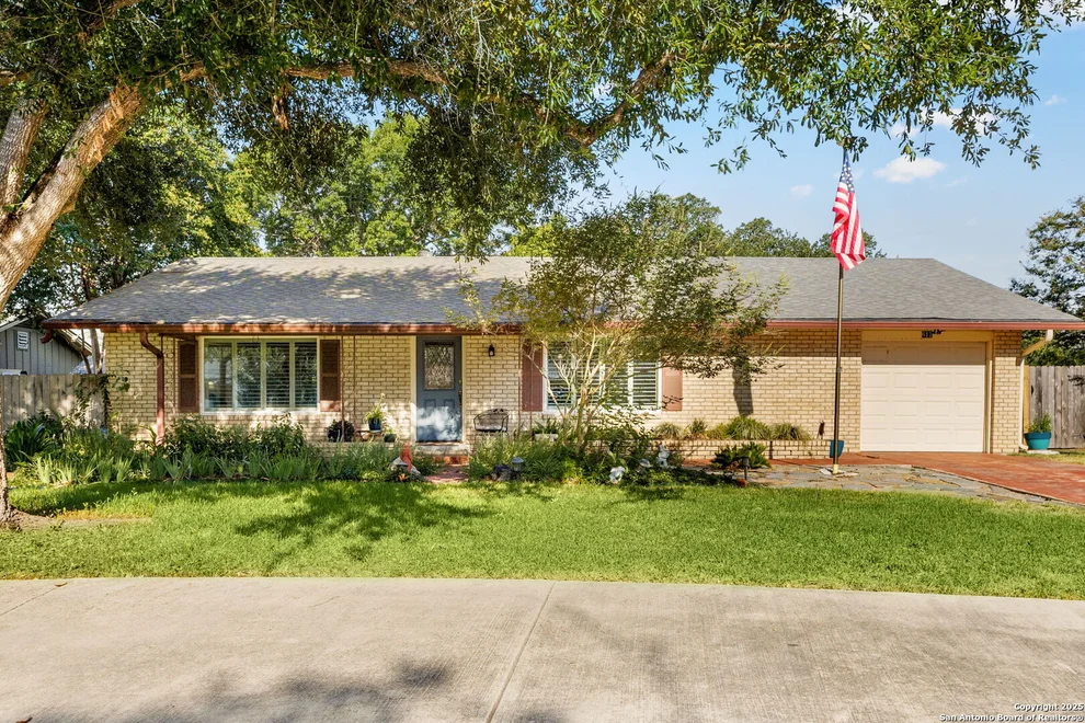 Unit for sale at 612 Kathy, Seguin, TX 78155