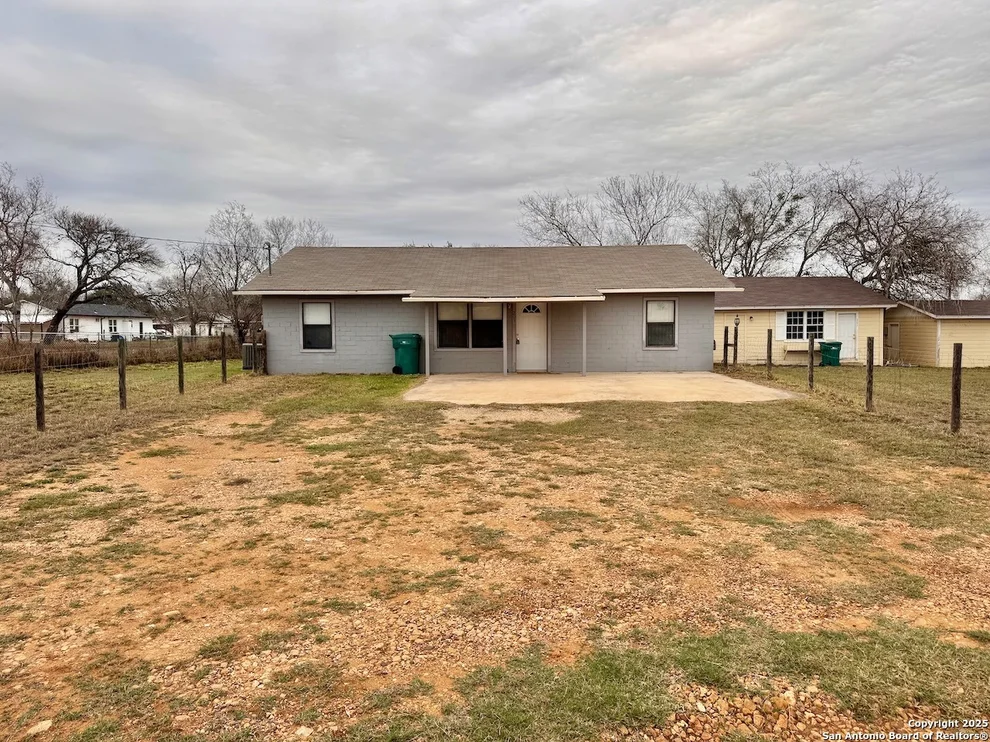 Unit for sale at 203 Zanderson, Jourdanton, TX 78026
