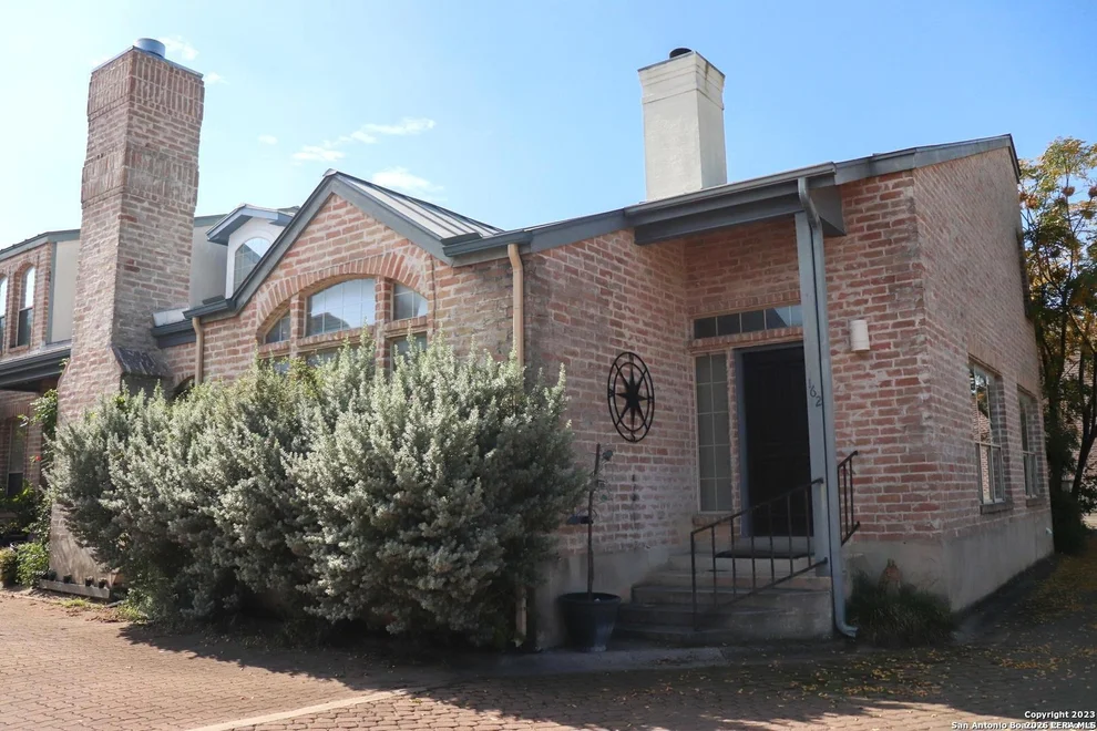 Unit for sale at 162 oakwell farms, San Antonio, TX 78218