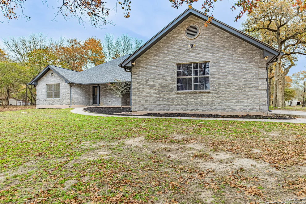 Unit for sale at 380 Bear Ridge, La Vernia, TX 78121