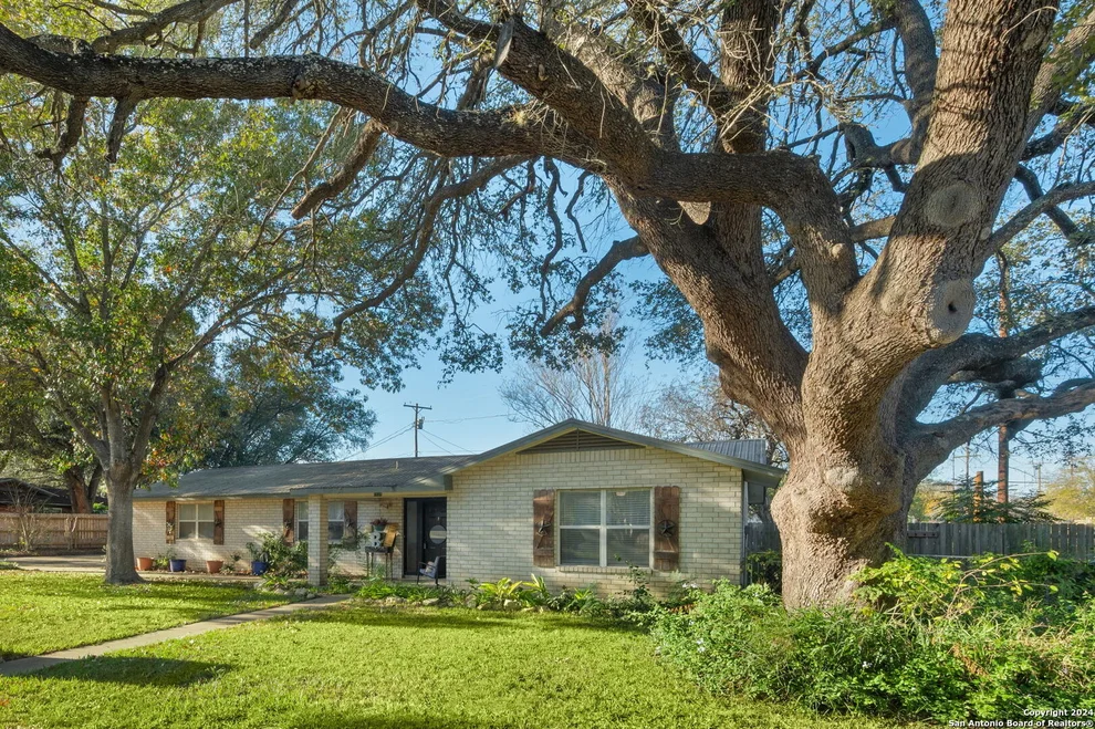 Unit for sale at 1034 OAKCREST DR, Pleasanton, TX 78064