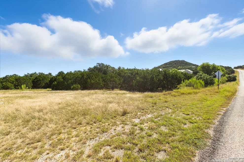 Unit for sale at 672 Lakepark Dr, Lakehills, TX 78063