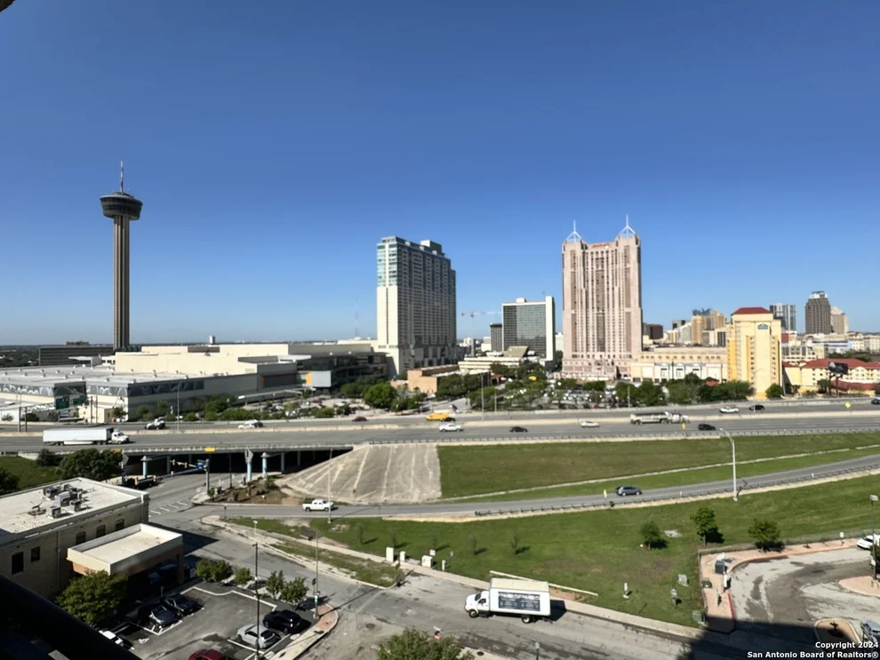 Unit for sale at 215 N Center, San Antonio, TX 78202