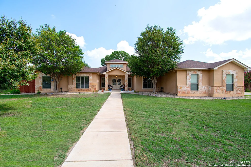Unit for sale at 207 Ceniza Ridge Dr, Del Rio, TX 78840