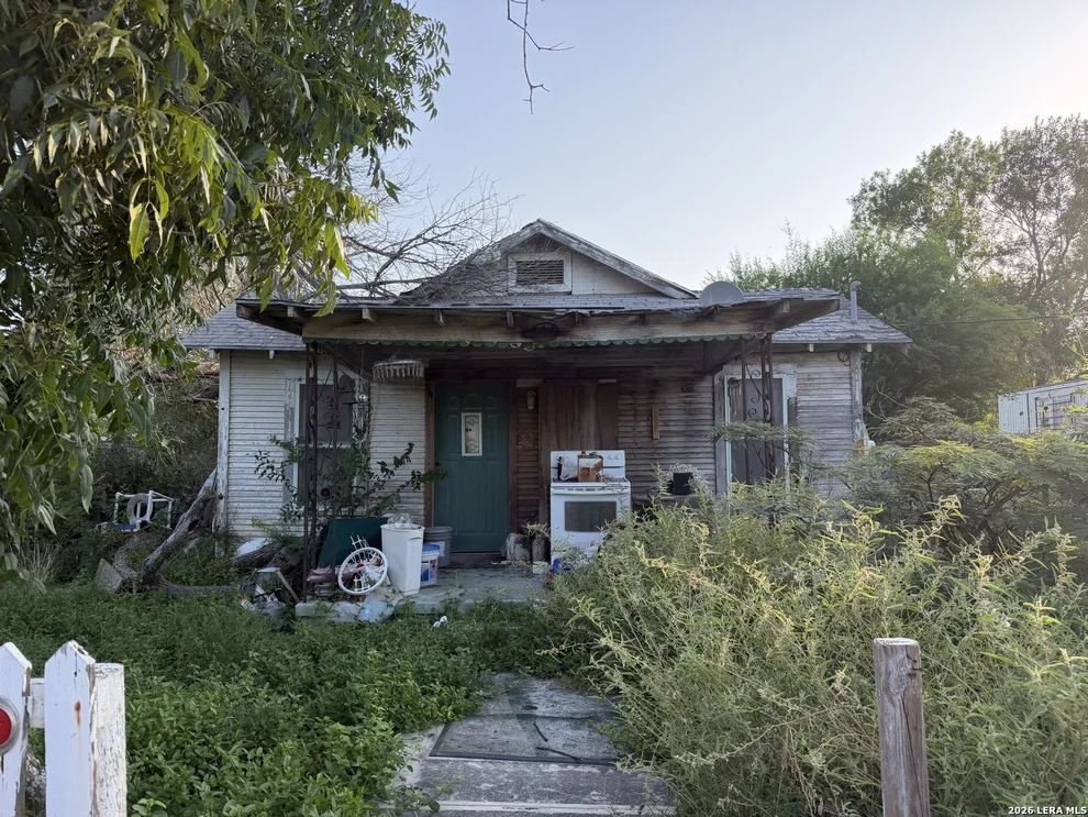 Unit for sale at 514 E Spring Street, Brackettville, TX 78832