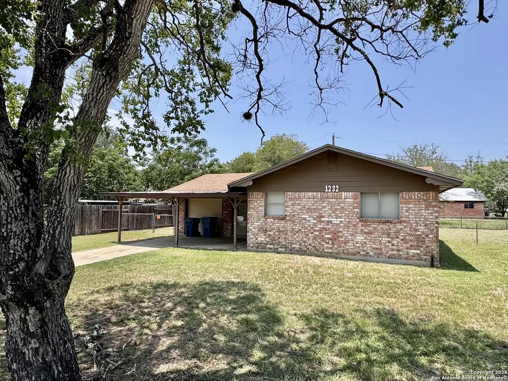 Unit for sale at 1232 goodwin, Pleasanton, TX 78064