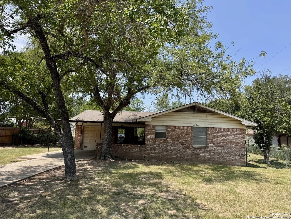 Unit for sale at 1220 goodwin, Pleasanton, TX 78064