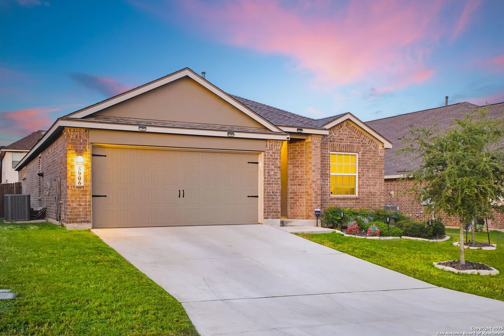 Unit for sale at 5906 Akin Run, San Antonio, TX 78261