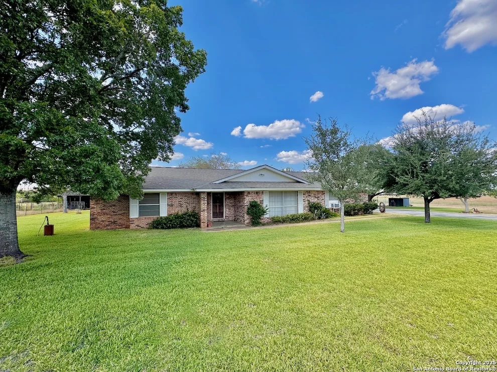 Unit for sale at 220 Plestex, Pleasanton, TX 78064