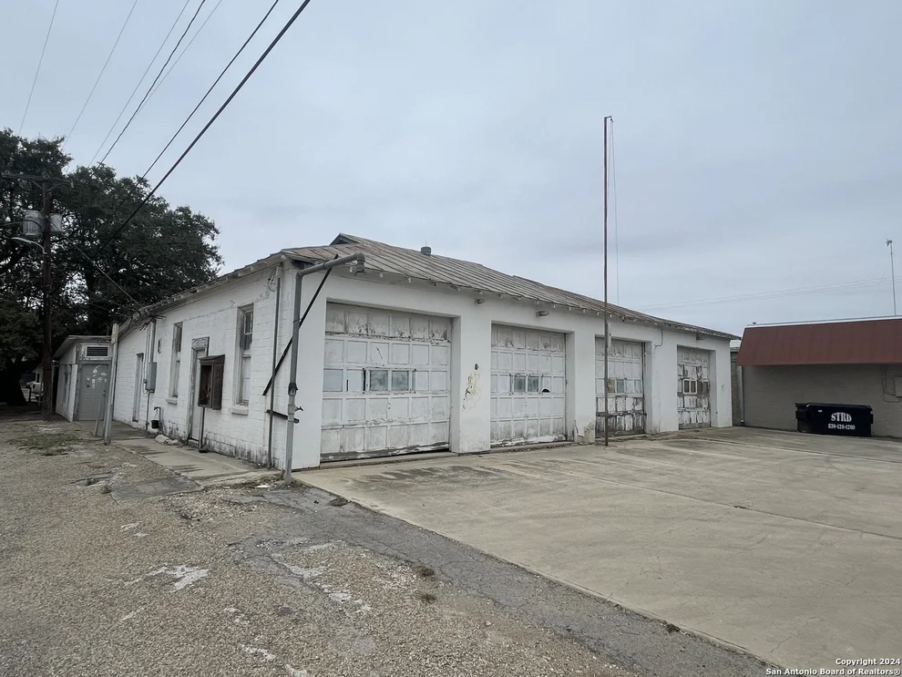 Unit for sale at 1905 AVENUE K, Hondo, TX 78861
