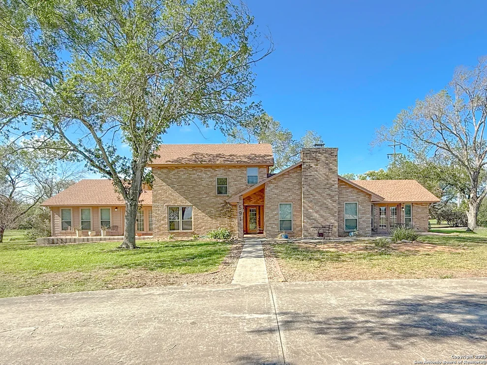 Unit for sale at 591 Fm 2200, Devine, TX 78016