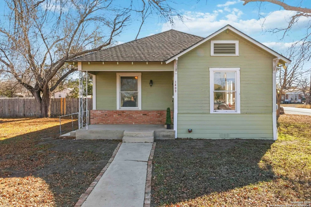 Unit for sale at 1409 21st St, Hondo, TX 78861