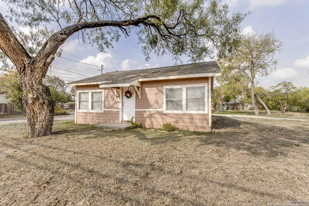 Unit for sale at 835 Grosvenor, San Antonio, TX 78221
