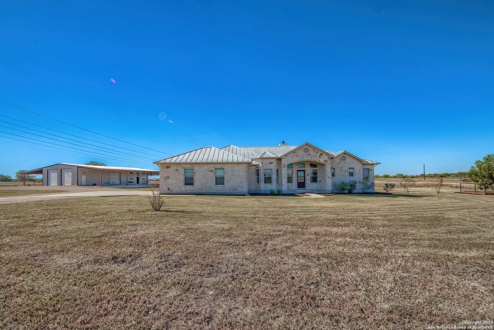Unit for sale at 240 Glory Lane, Marion, TX 78124
