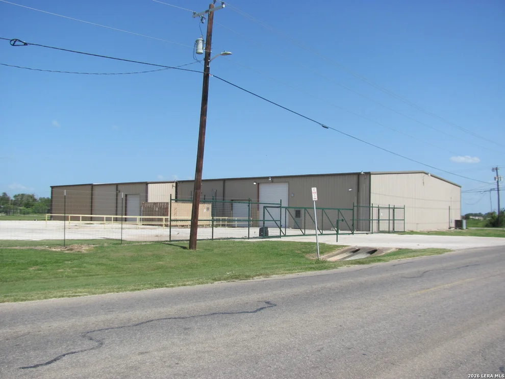 Unit for sale at 568 Carter Street, Hondo, TX 78861
