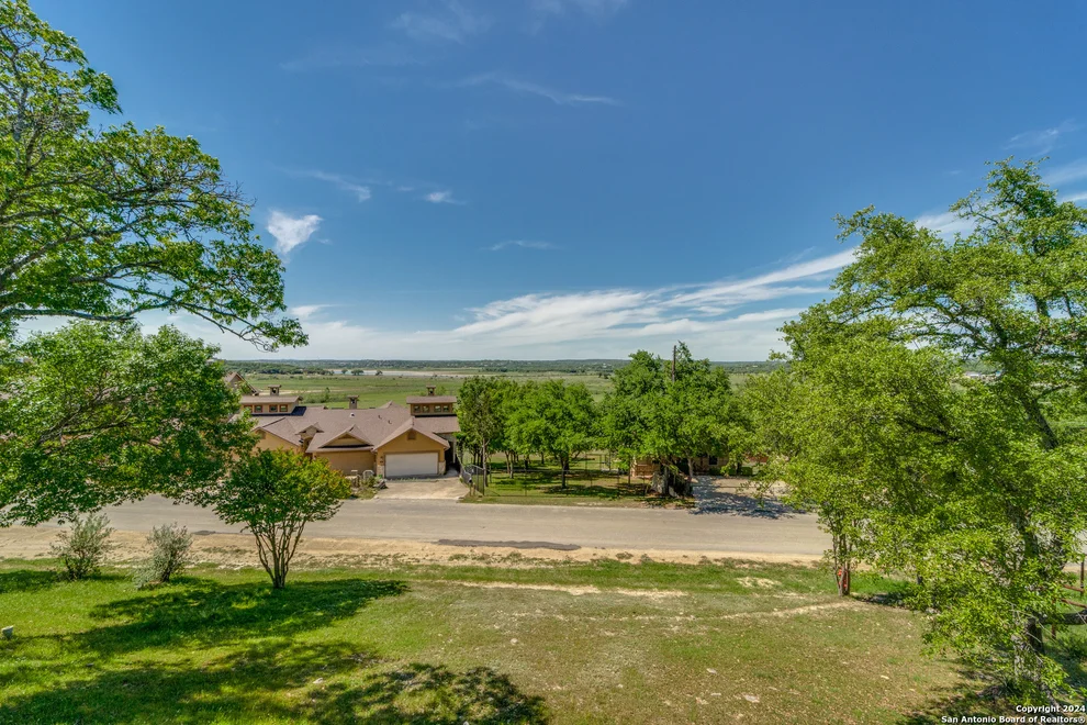 Unit for sale at 943 PARKVIEW DR, Canyon Lake, TX 78133