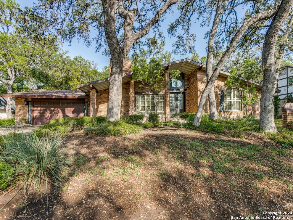 Unit for sale at 10111 iron oak, San Antonio, TX 78213