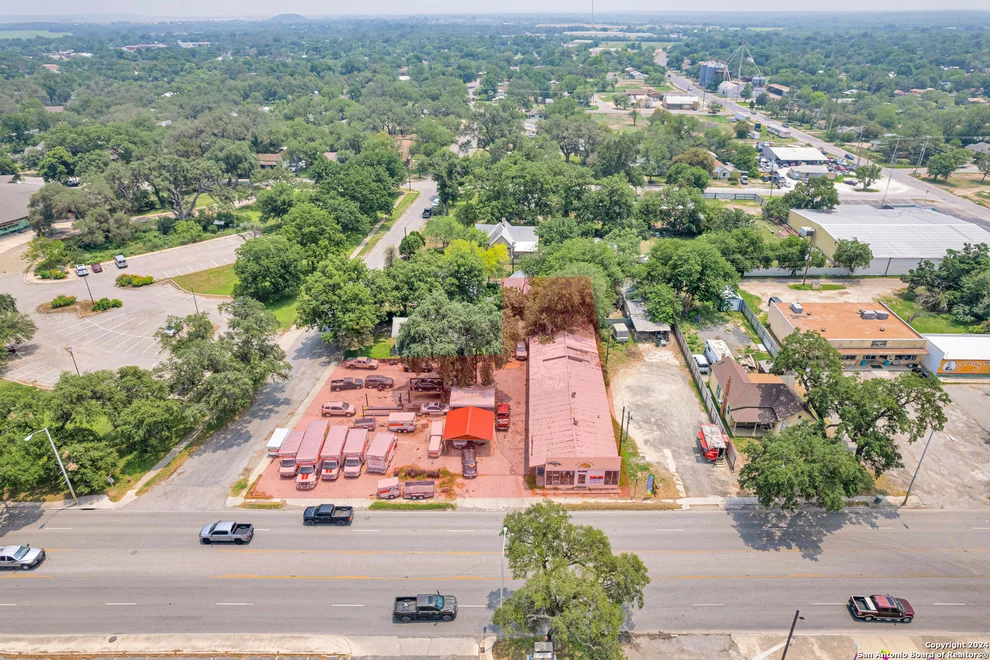 Unit for sale at 413 W Main St, Uvalde, TX 78801