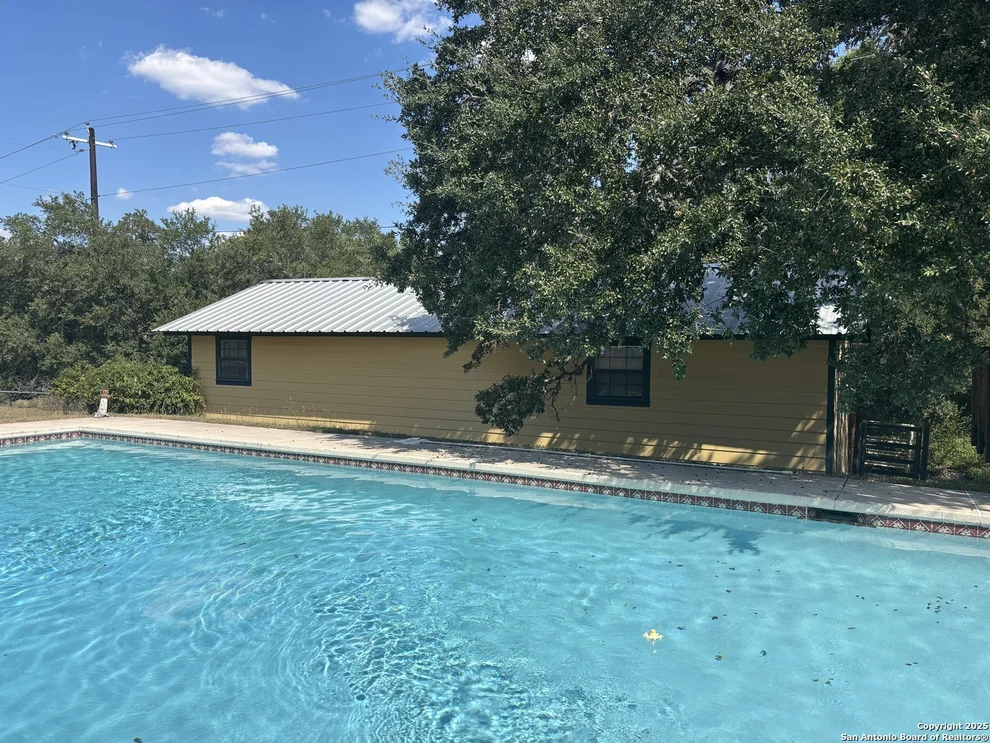 Unit for sale at 114 state highway 46, Boerne, TX 78006