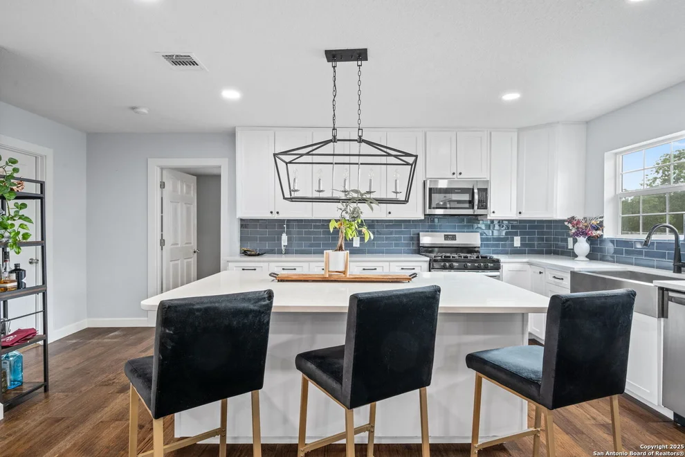 Unit for sale at 108 Bryn Mawr Dr, San Antonio, TX 78209