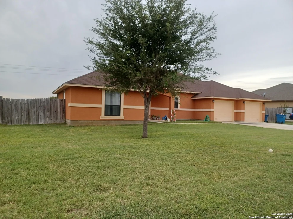 Unit for sale at 552 Bonita Creek Dr., Pleasanton, TX 78064