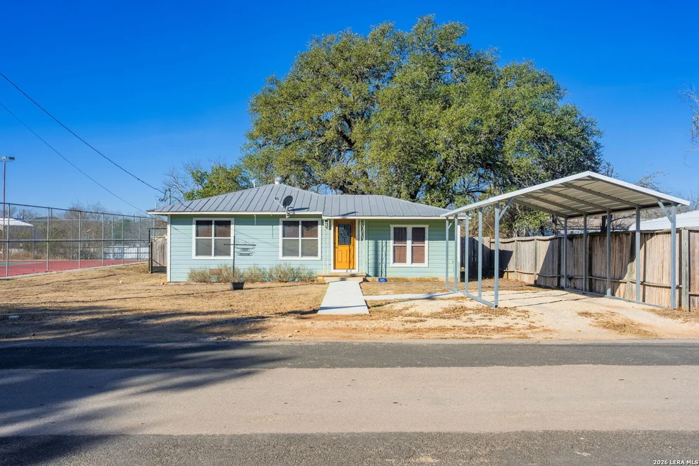Unit for sale at 105 Avenue A, Center Point, TX 78010