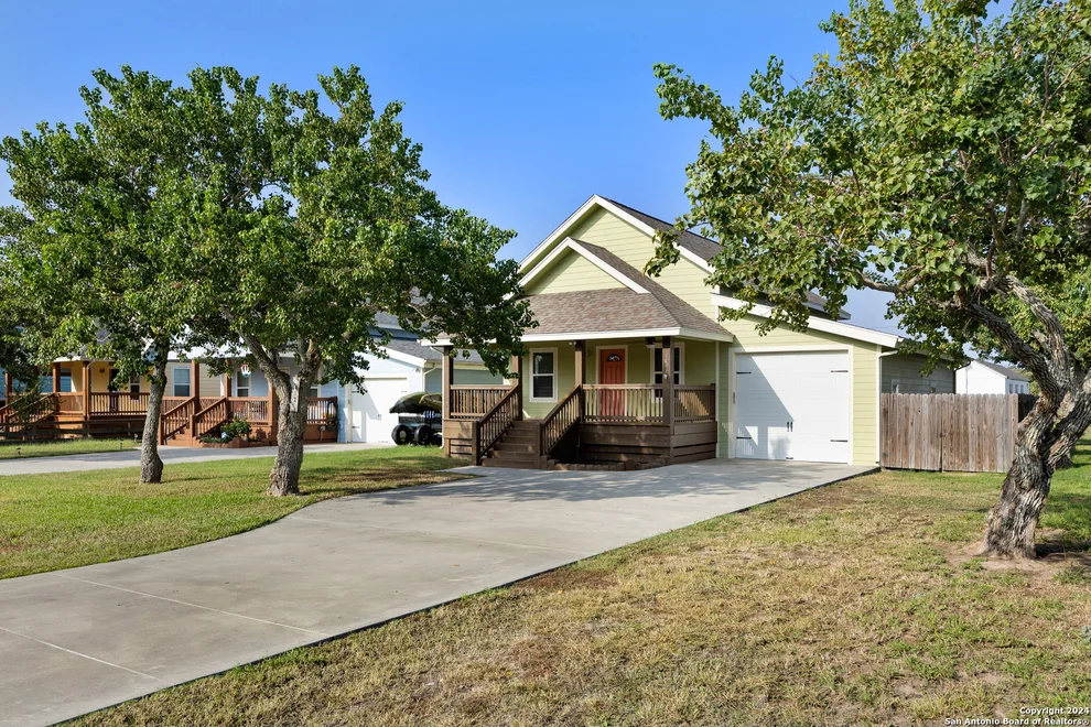 Unit for sale at 1403 S Young, Rockport, TX 78382