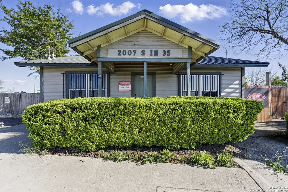 Unit for sale at 2007 S Ih 35, New Braunfels, TX 78130
