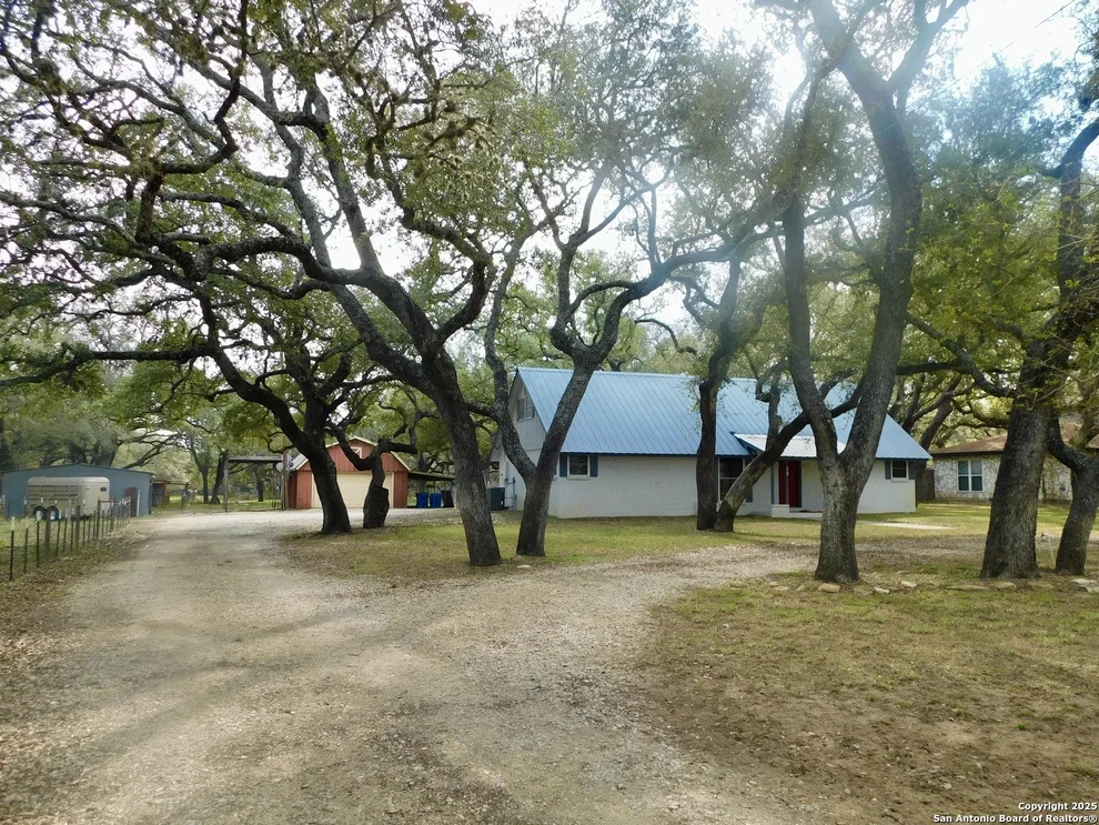 Unit for sale at 30 CRESTLINE DR, Pleasanton, TX 78064