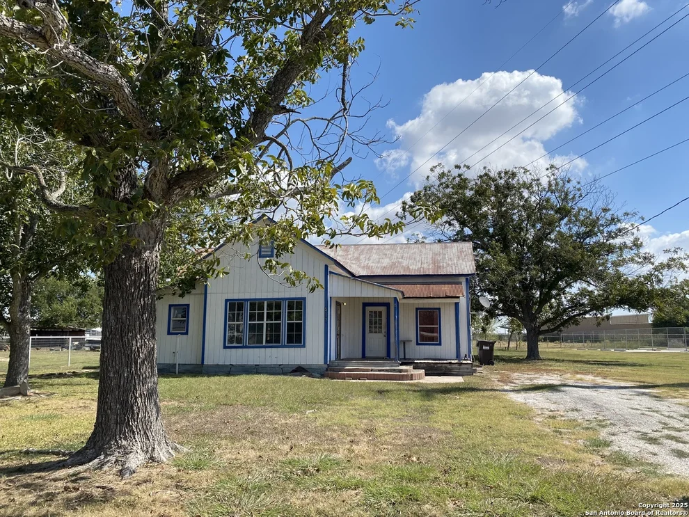 Unit for sale at 517 Center, Marion, TX 78124