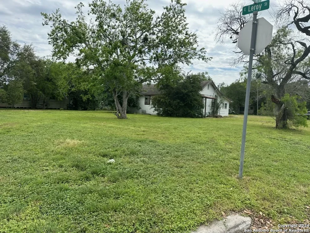 Unit for sale at 300 E LeRoy, Three Rivers, TX 78071