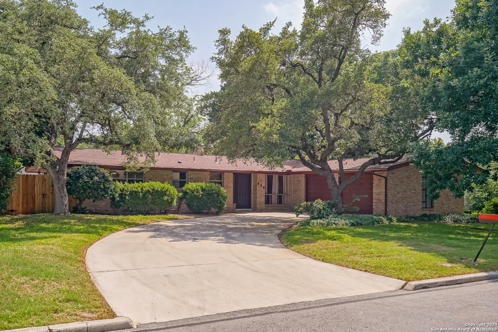 Unit for sale at 426 Windcrest Dr, Windcrest, TX 78239