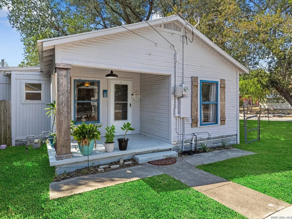 Unit for sale at 705 E MOUNTAIN ST, Seguin, TX 78155