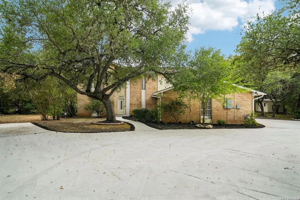 Unit for sale at 16031 Oak Grove Dr, San Antonio, TX 78255