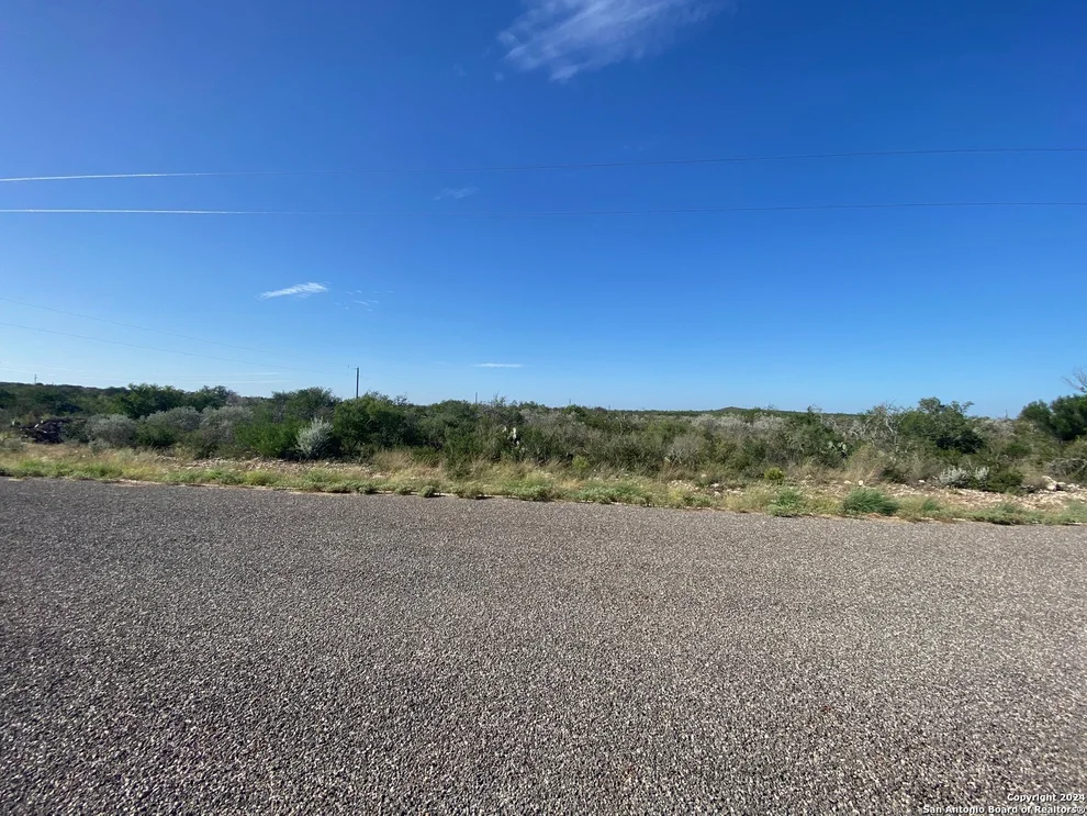 Unit for sale at 41 PALOMINO HILLS CIR, Uvalde, TX 78801