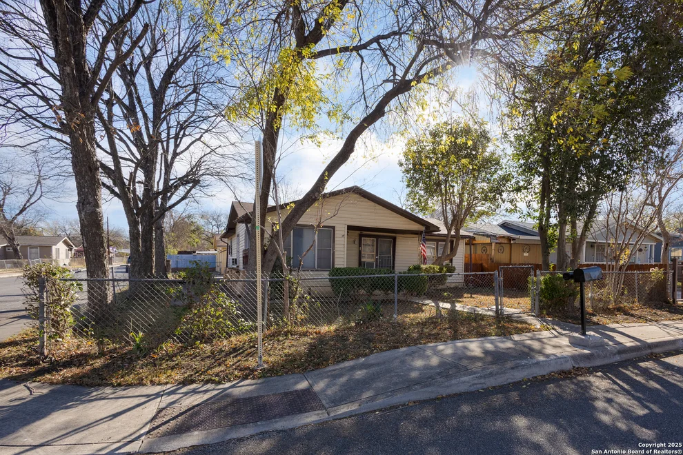 Unit for sale at 602 S San Ignacio, San Antonio, TX 78237