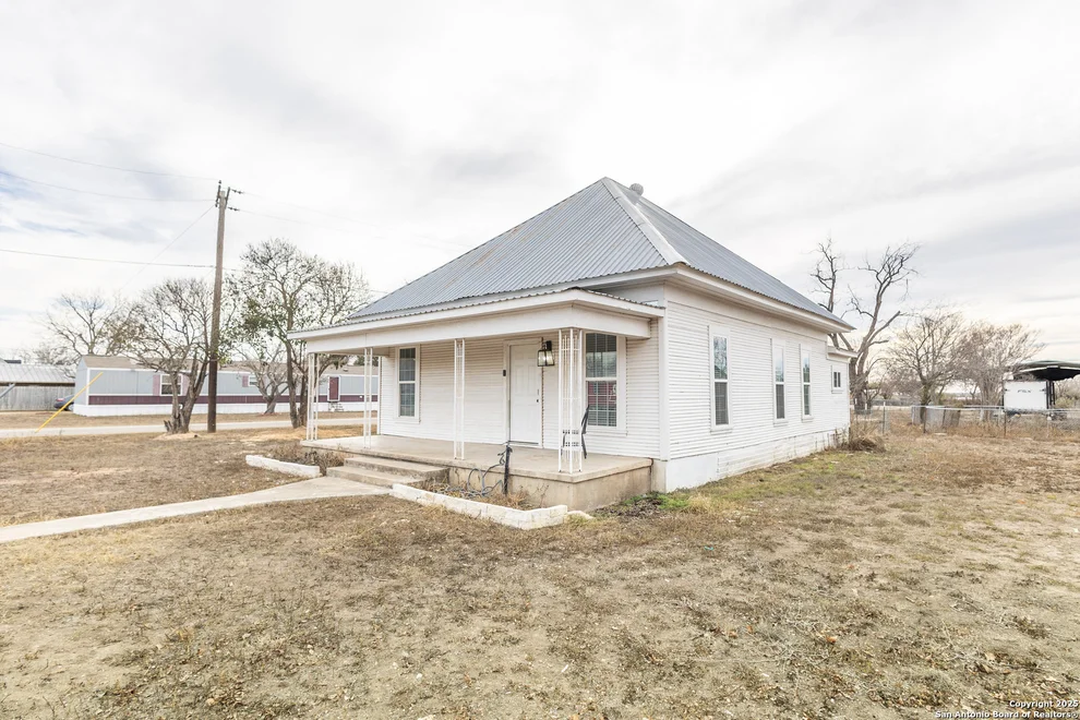 Unit for sale at 219 S Pickford, Sabinal, TX 78881