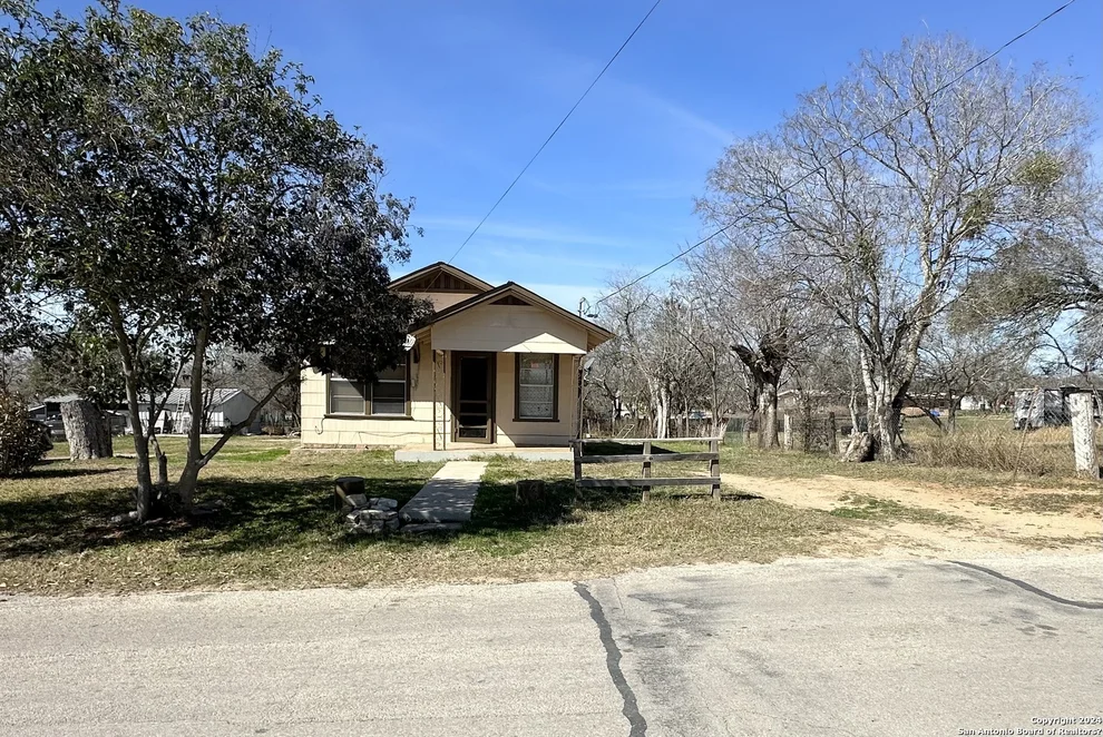 Unit for sale at 915 STANDISH ST, Floresville, TX 78114