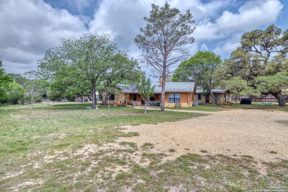 Unit for sale at 577 Mariposa Avenue, ConCan, TX 78838