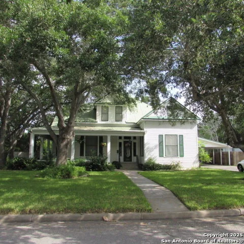 Unit for sale at 501 Gramman, Beeville, TX 78102