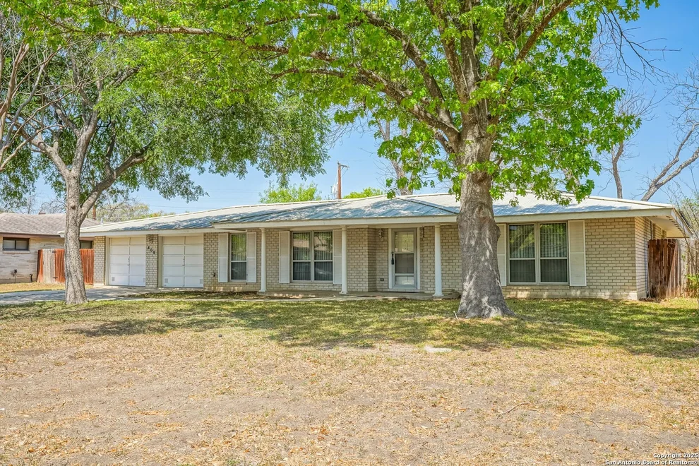 Unit for sale at 405 Cloudmont, Windcrest, TX 78239