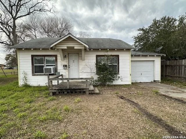 Unit for sale at 209 N ONEAL AVE, Sinton, TX 78387