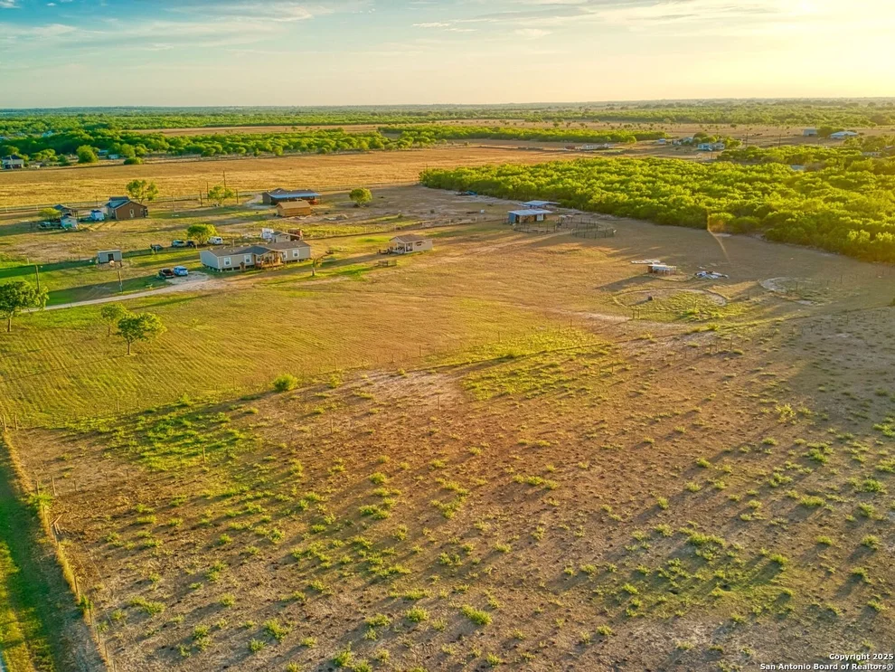 Unit for sale at 4958 County Road 117, Floresville, TX 78114