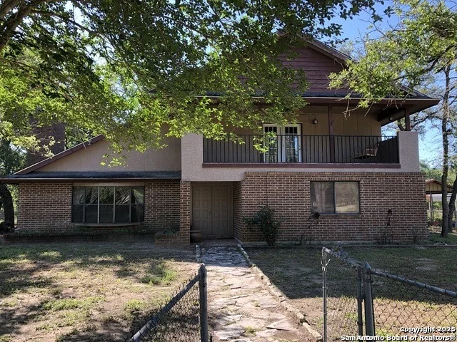Unit for sale at 1971 Deer Trl, Floresville, TX 78114