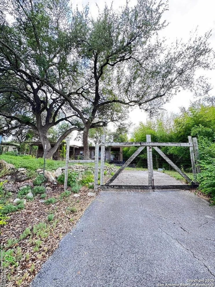 Unit for sale at 323 N Scenic Loop, Canyon Lake, TX 78133