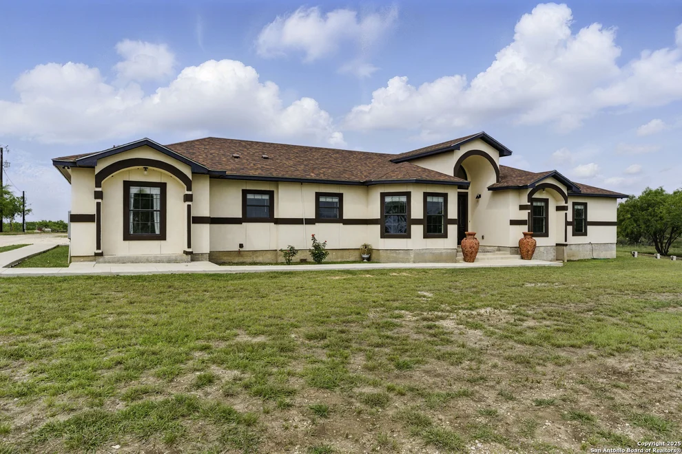 Unit for sale at 1110 Atascosa County Road 101, Floresville, TX 78114